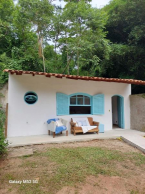 Charmosa edícula próxima a praia